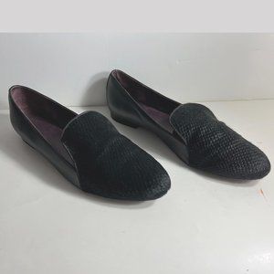 Nicole Miller Black flat shoes.
